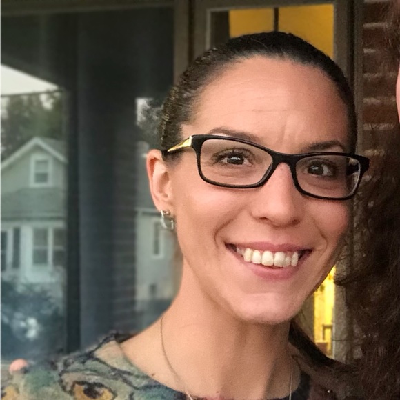 Meet your Posher, Laura - Picture 3 of 4